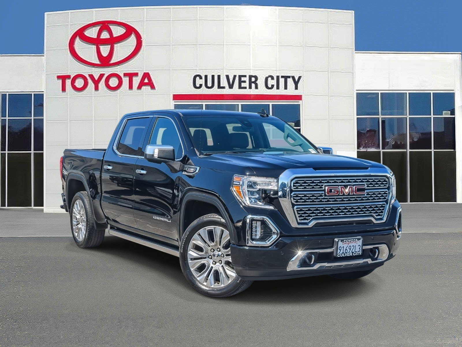 Used 2022 GMC Sierra 1500 Denali w/ Denali Premium Package AWD/4WD image 1