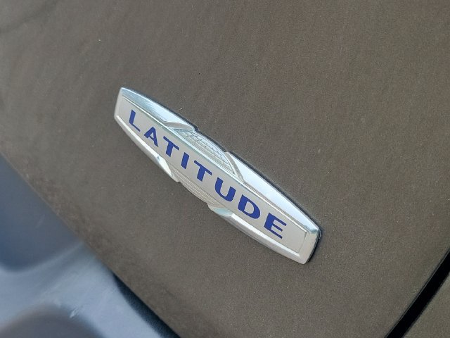 Used 2015 Jeep Cherokee Latitude AWD/4WD image 6