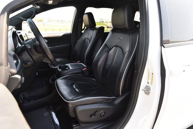 Used 2018 Chrysler Pacifica Limited w/ Advanced Safetytec Group FWD image 22