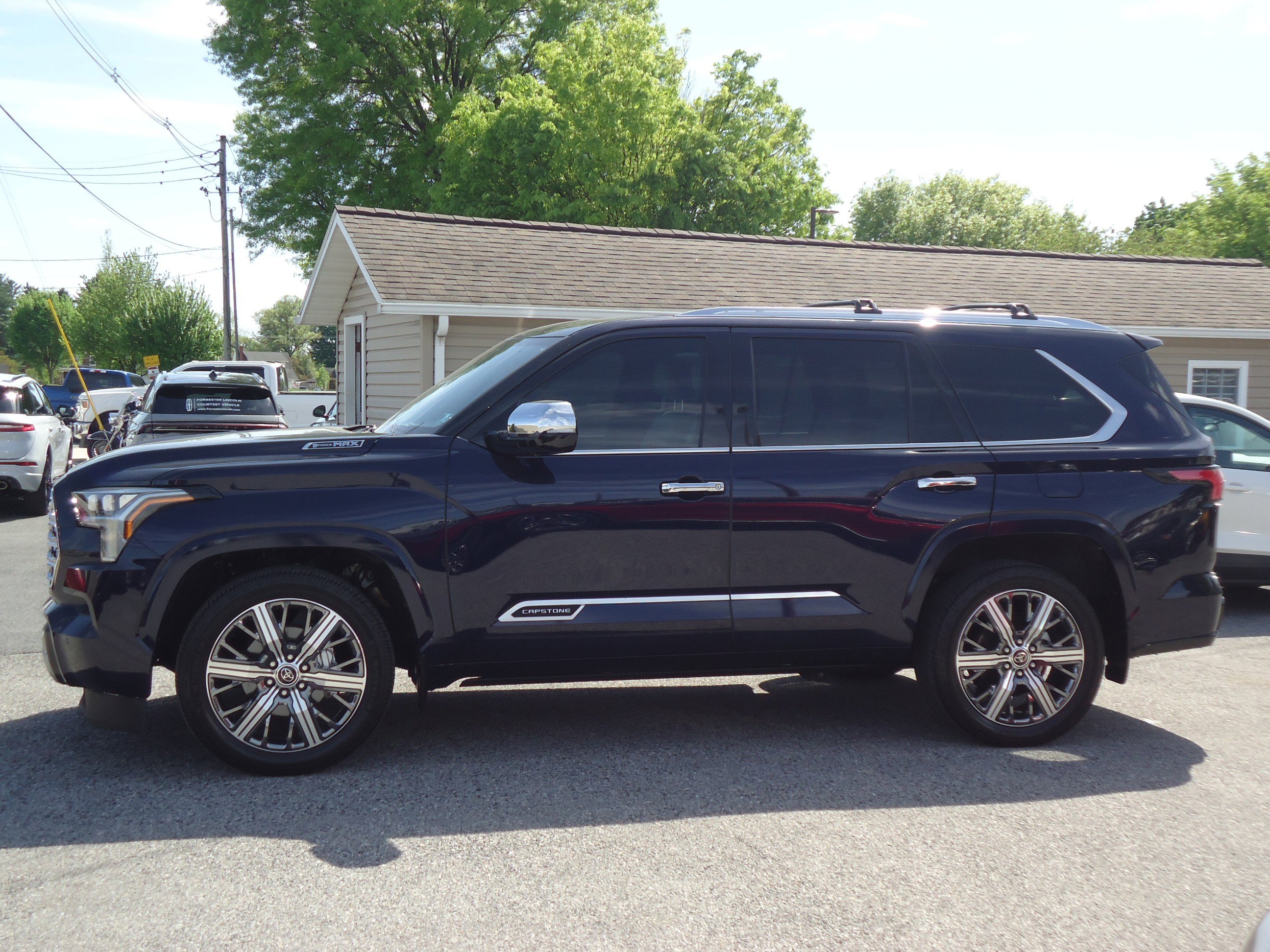Used 2023 Toyota Sequoia Capstone AWD/4WD image 6