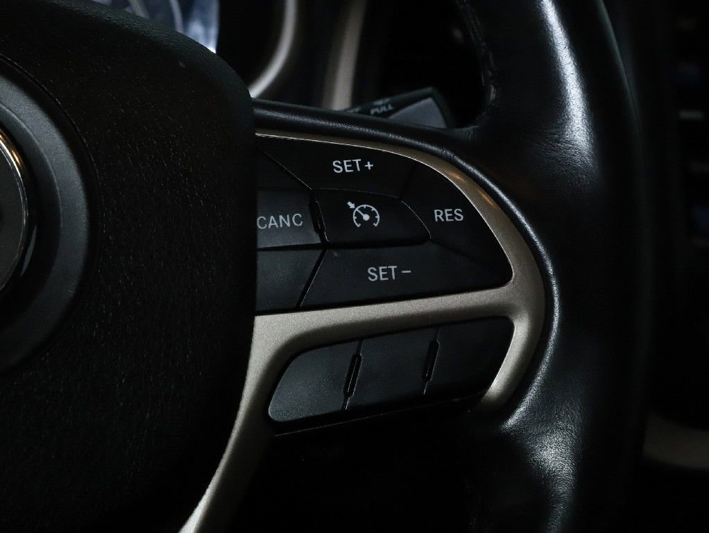 Used 2016 Jeep Cherokee High Altitude w/ Luxury Group AWD/4WD image 22