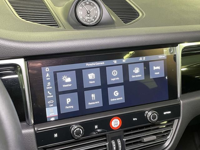 Certified 2025 Porsche Macan image 30