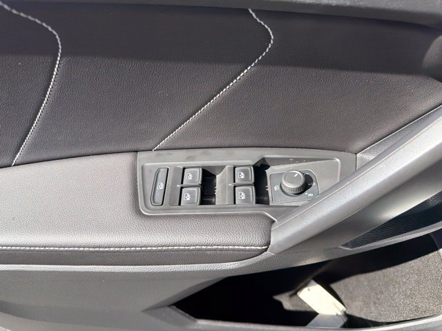 Used 2024 Volkswagen Tiguan SE AWD/4WD image 18