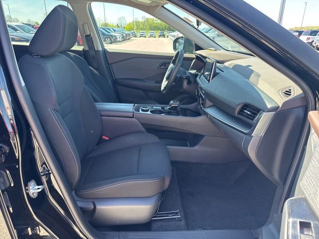 Used 2023 Nissan Rogue S AWD/4WD image 14