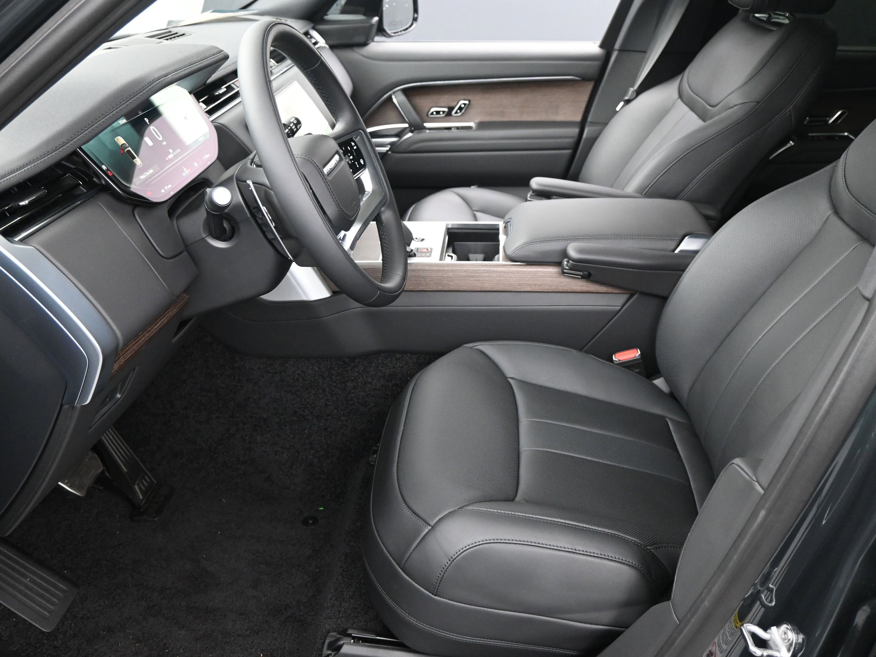 New 2025 Land Rover Range Rover SE image 5