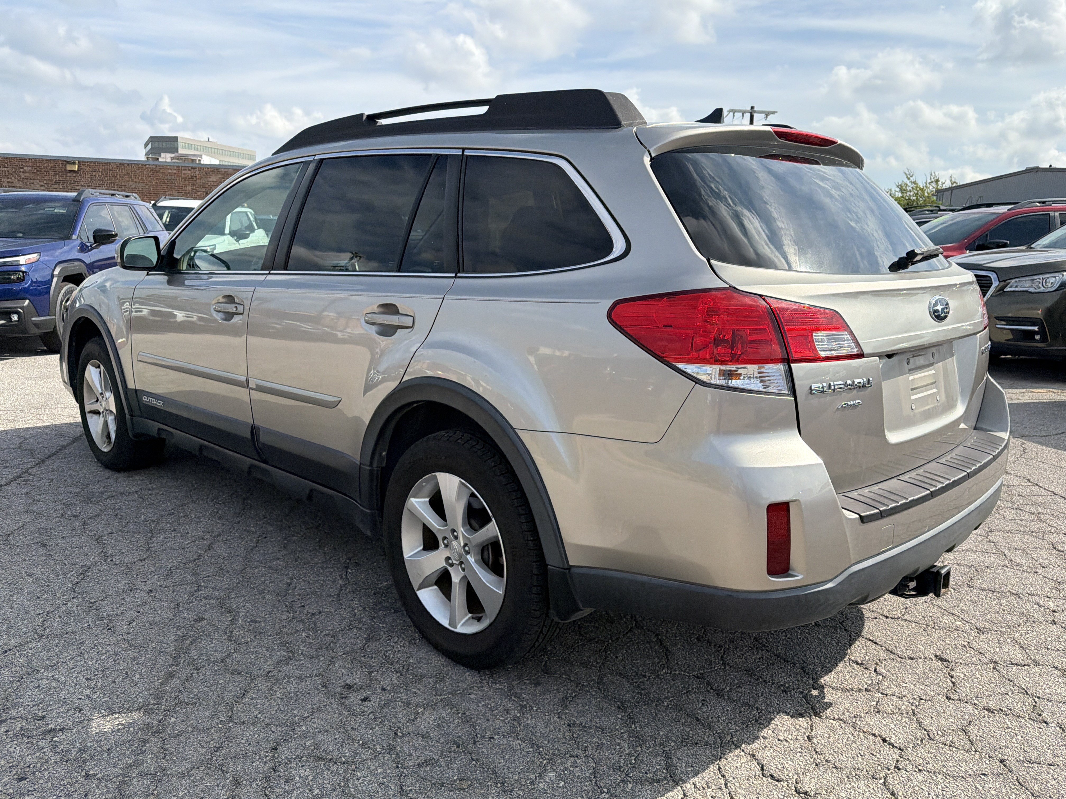 Used 2014 Subaru Outback 2.5i Limited w/ Moonroof Package AWD/4WD image 5