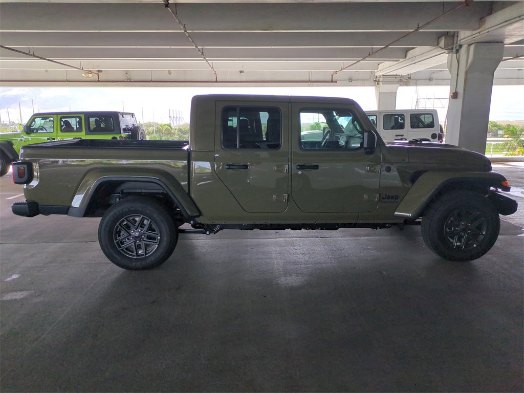 New 2025 Jeep Gladiator Sport image 4