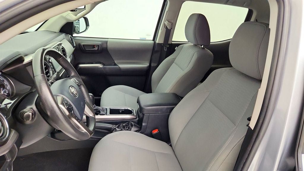 Used 2019 Toyota Tacoma SR5 AWD/4WD image 18