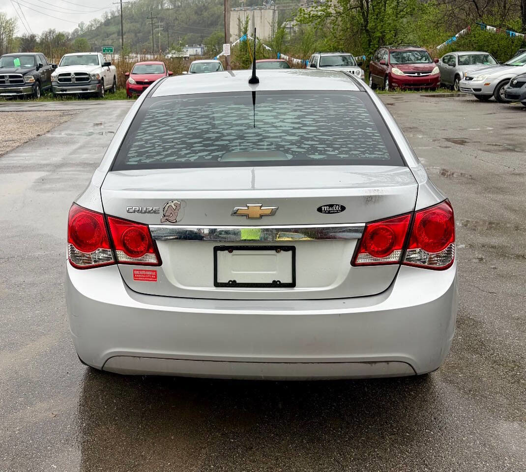 Used 2013 Chevrolet Cruze LS image 4