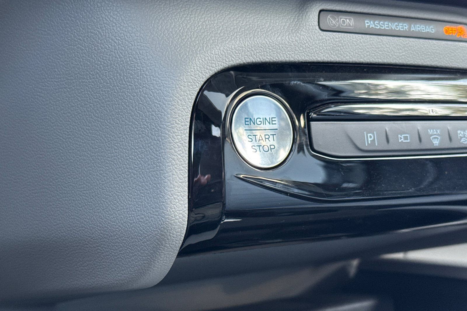 Used 2024 Ford Escape SE w/ PHEV Premium Package image 23