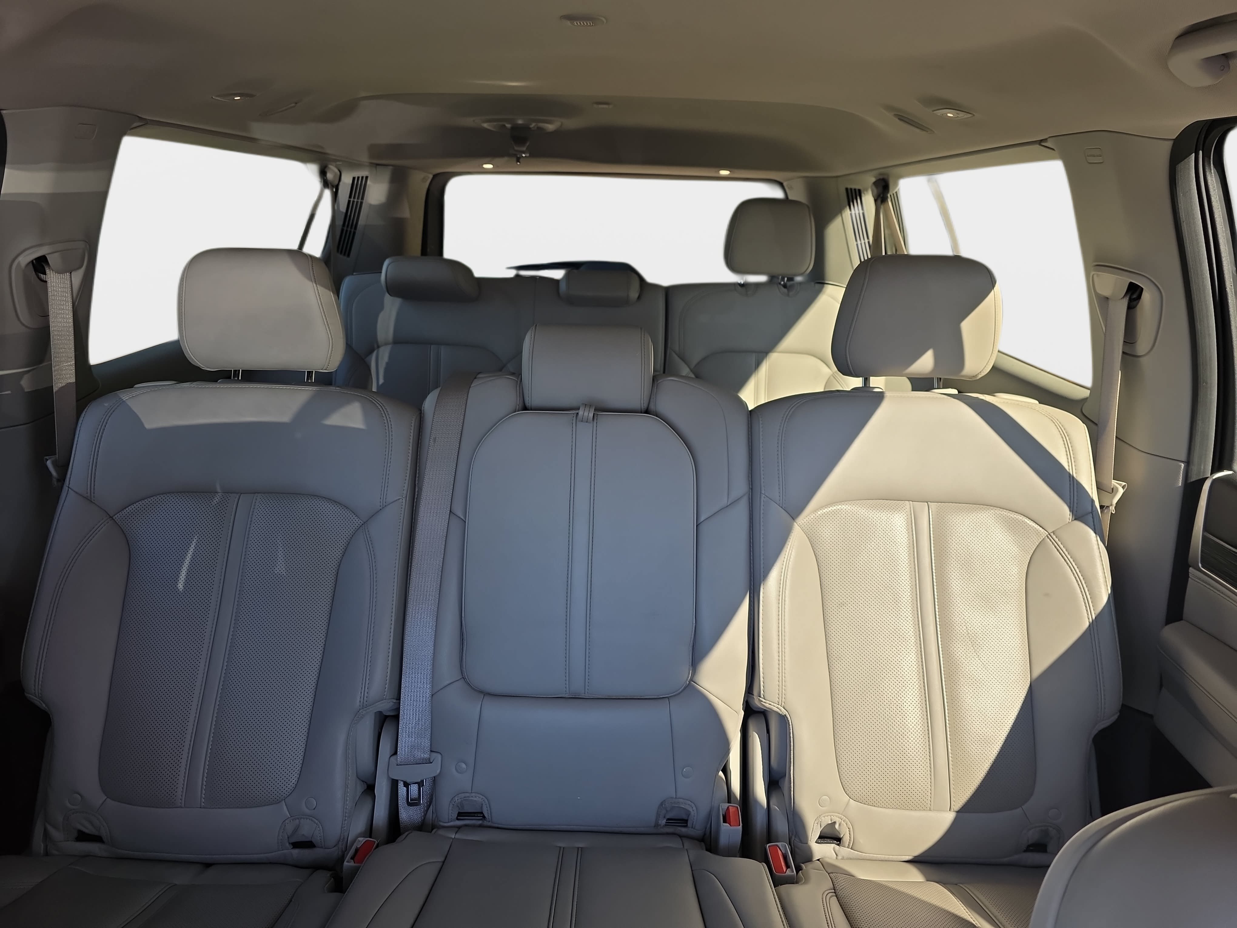 Used 2024 Jeep Wagoneer L Series III AWD/4WD image 12