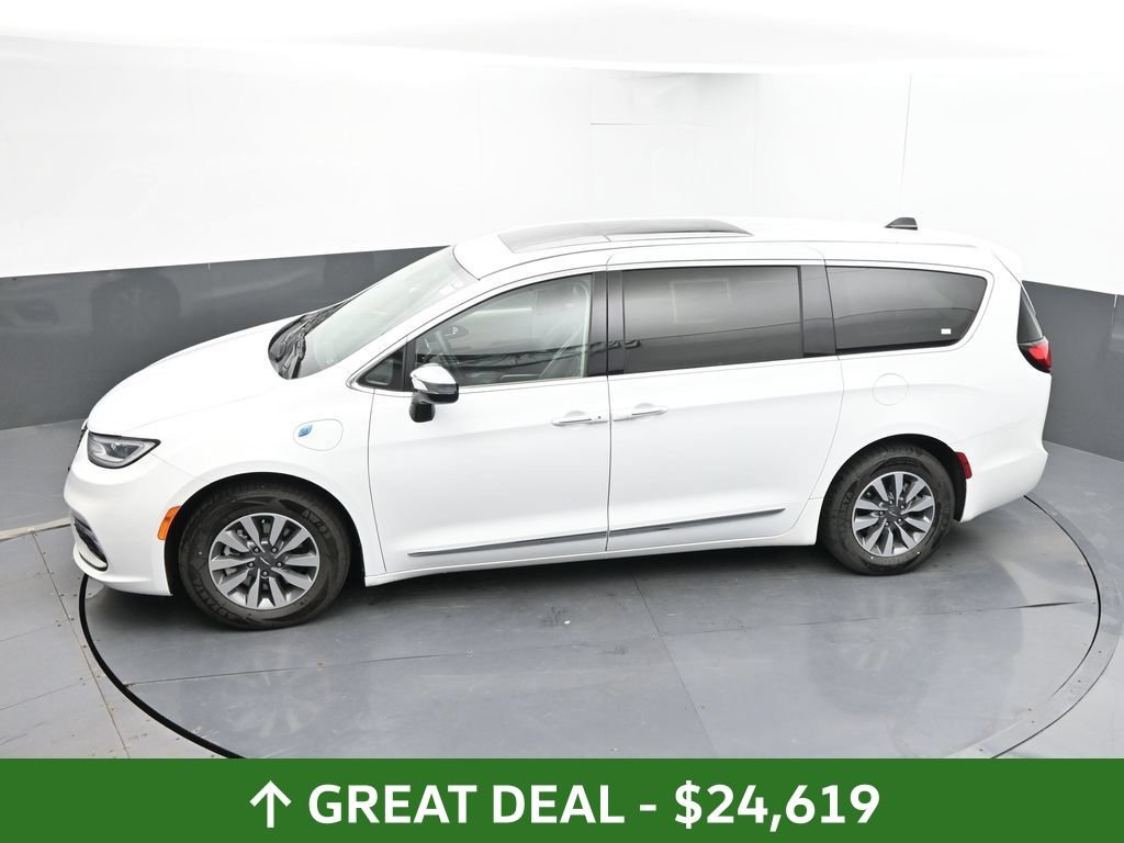 Used 2023 Chrysler Pacifica Limited FWD image 43