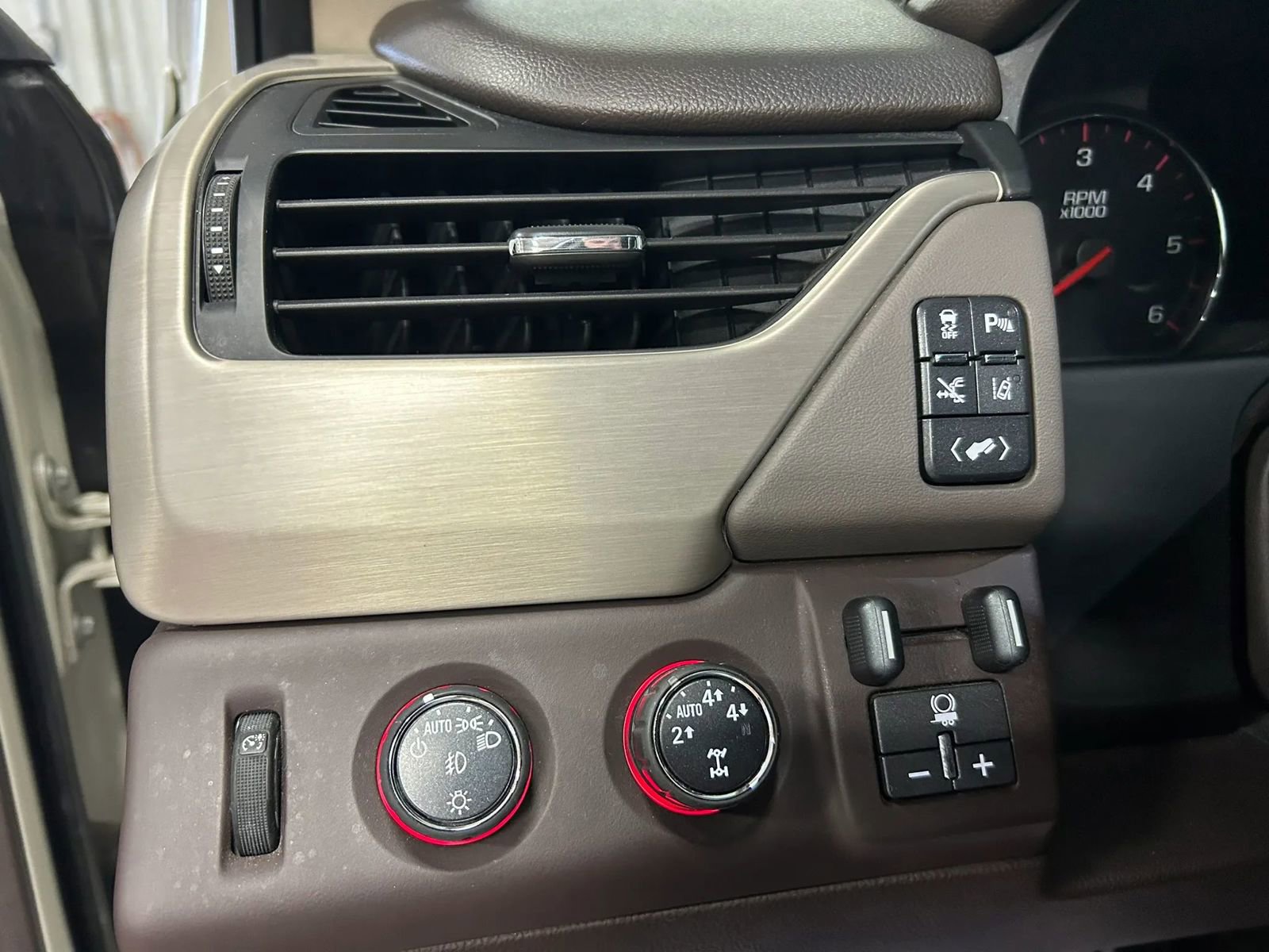 Used 2015 GMC Yukon Denali w/ Open Road Package AWD/4WD image 12