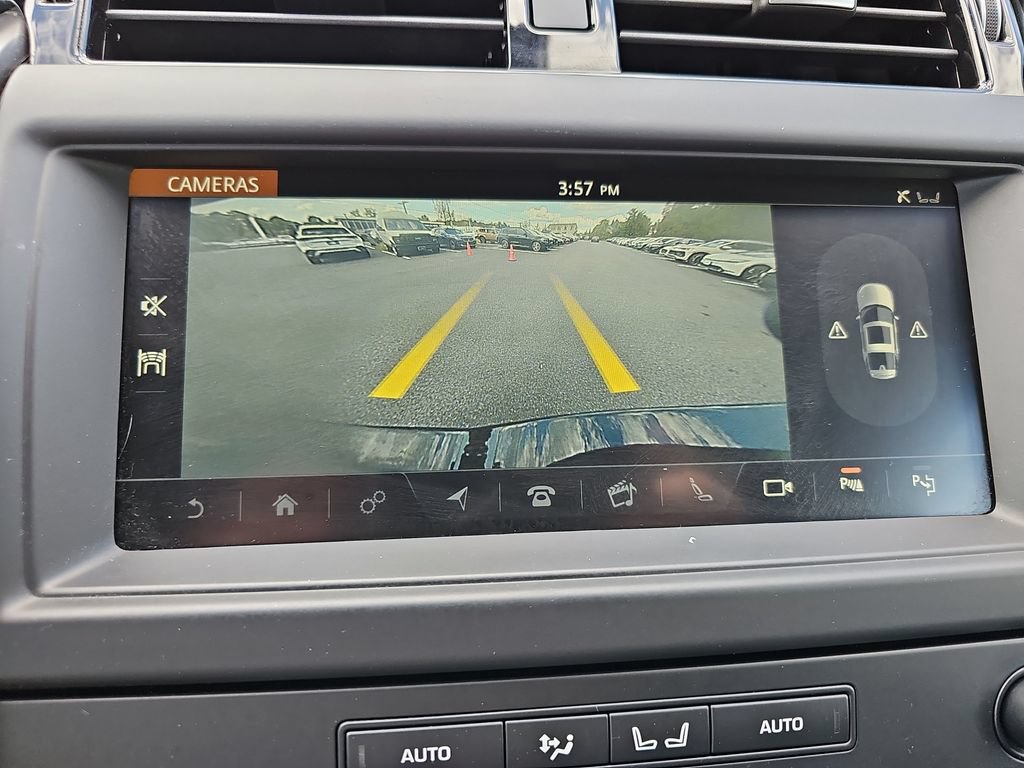Used 2020 Land Rover Discovery Landmark AWD/4WD image 15