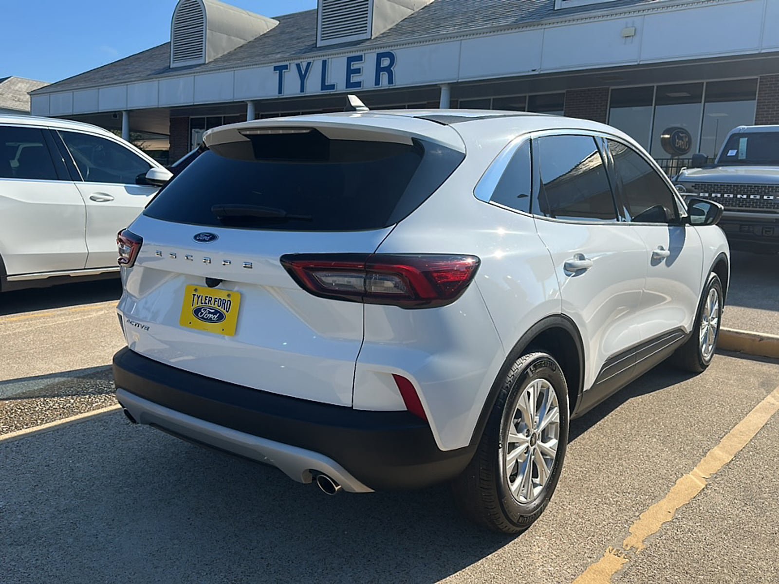 Used 2024 Ford Escape Active w/ Cold Weather Package FWD image 4