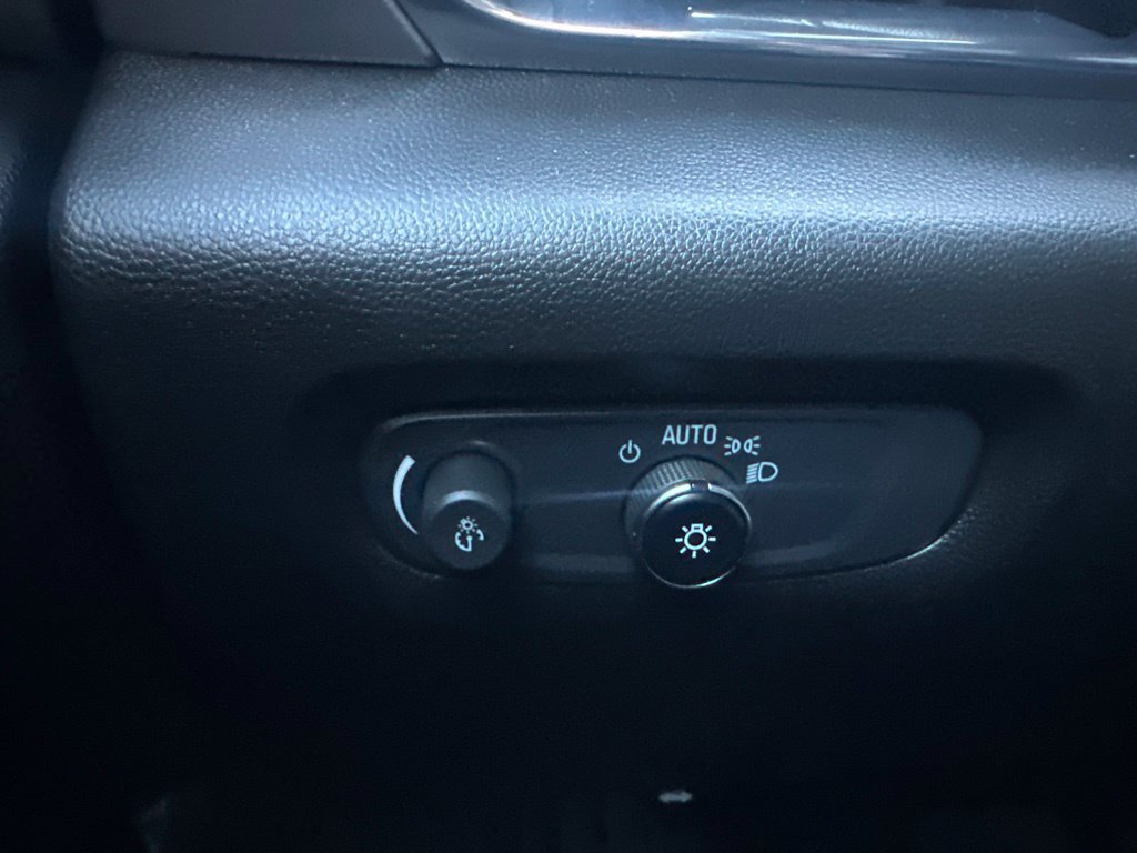 Used 2023 Chevrolet Traverse LT w/ LPO, Floor Liner Package AWD/4WD image 21