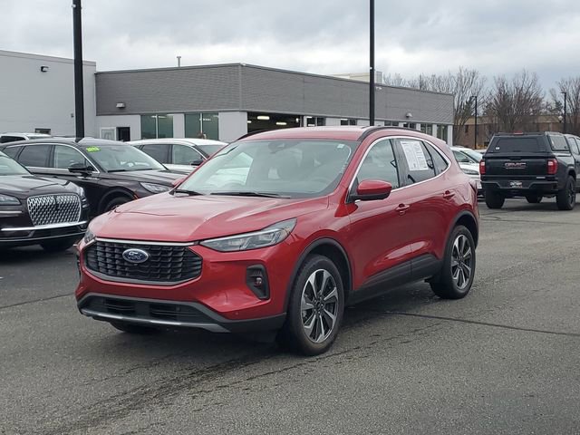 Used 2024 Ford Escape Platinum image 2