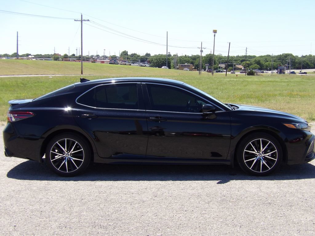 Used 2023 Toyota Camry SE FWD image 5