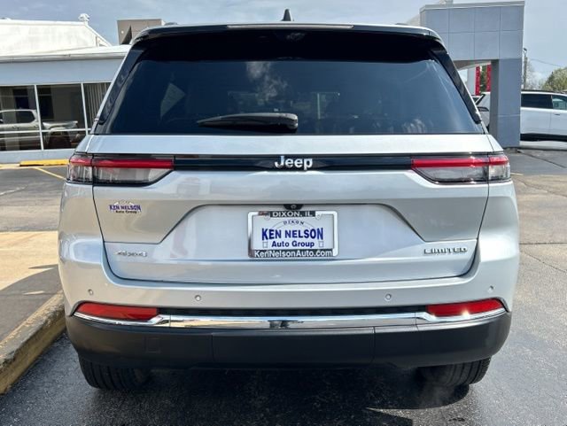 Used 2023 Jeep Grand Cherokee Limited w/ Luxury Tech Group II image 9