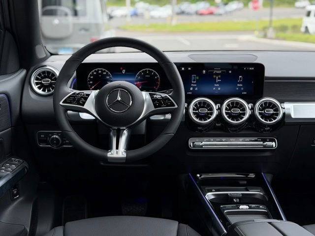Used 2026 Mercedes-Benz GLB 250 4MATIC image 27