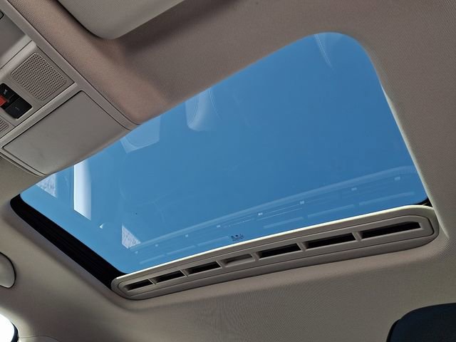 Used 2020 Volkswagen Passat 2.0T SEL image 17