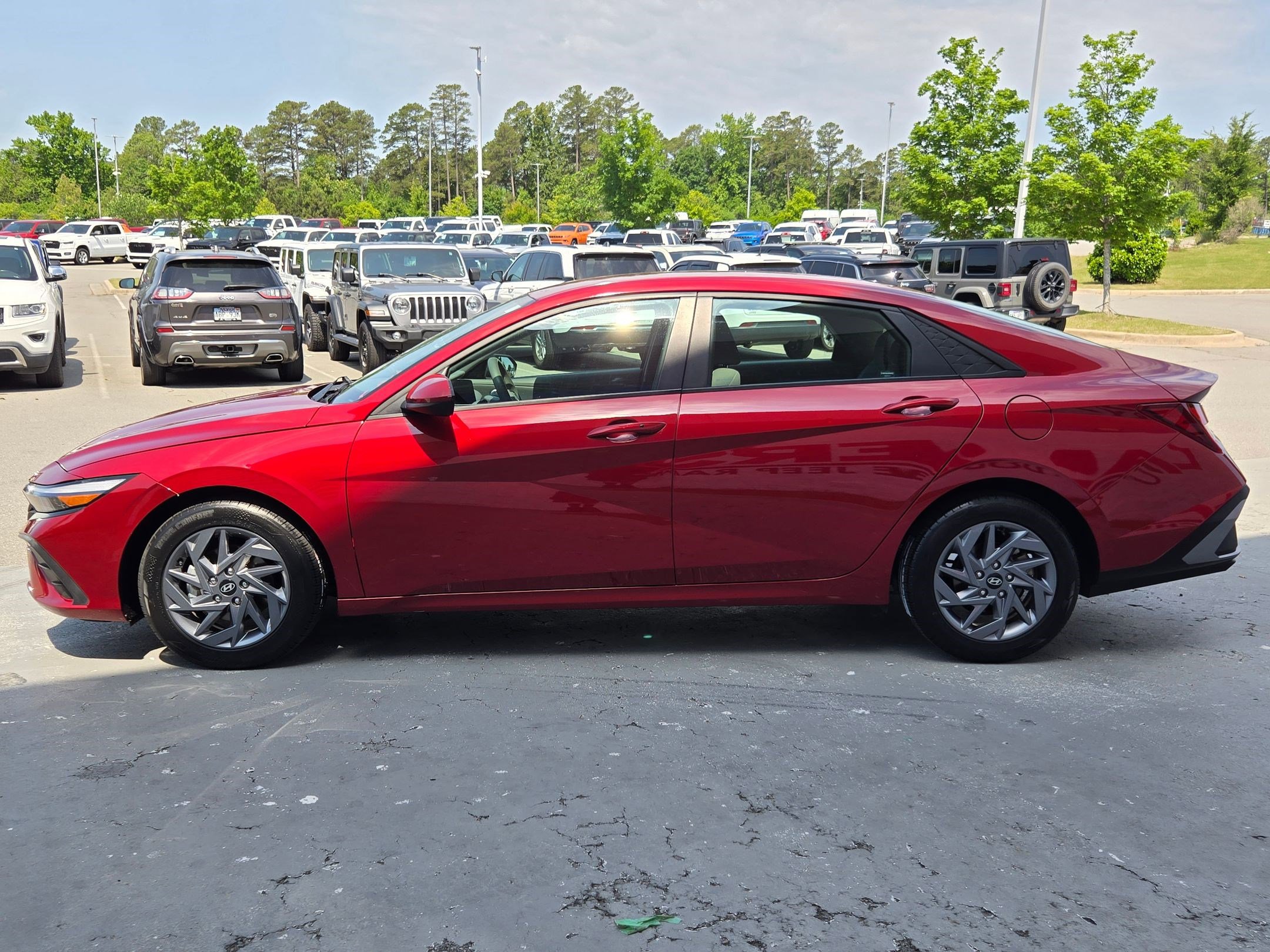 Used 2024 Hyundai Elantra SEL FWD image 4