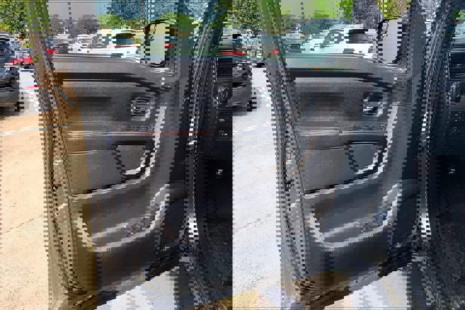 Used 2022 Nissan Titan PRO-4X w/ Pro-4x Convenience Package image 22