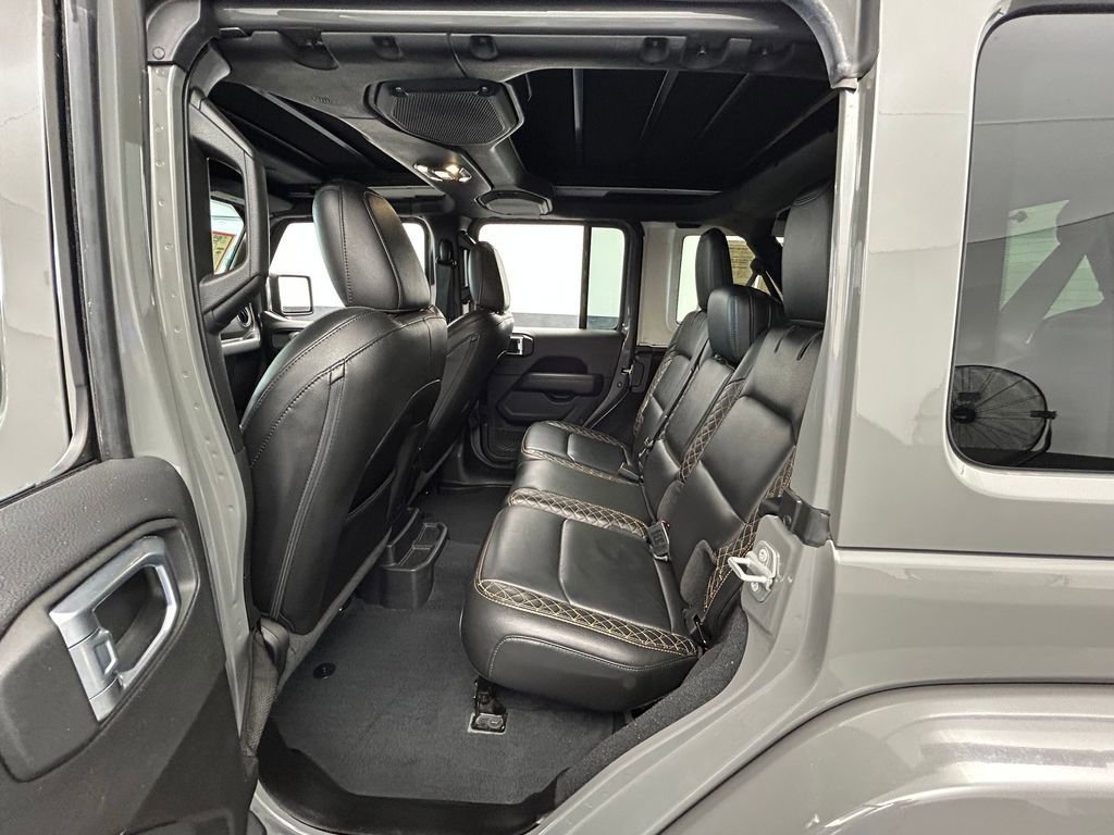 Used 2022 Jeep Wrangler Unlimited Sahara AWD/4WD image 35