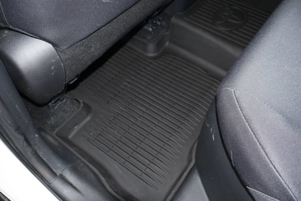 Used 2023 Toyota Venza LE AWD/4WD image 48