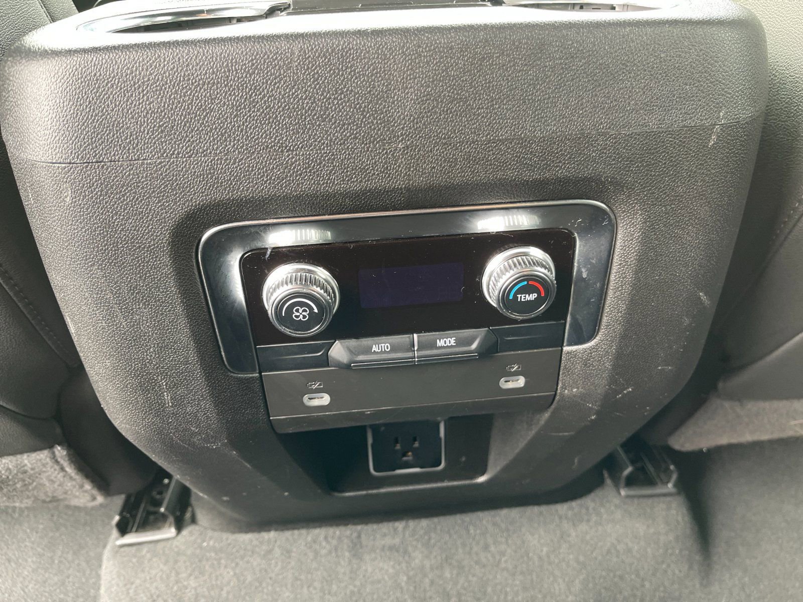 Used 2024 GMC Yukon SLT image 14