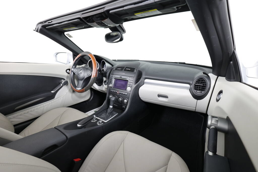 Used 2010 Mercedes-Benz SLK 350 image 16