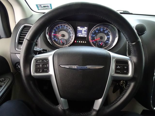 Used 2013 Chrysler Town & Country Touring FWD image 6