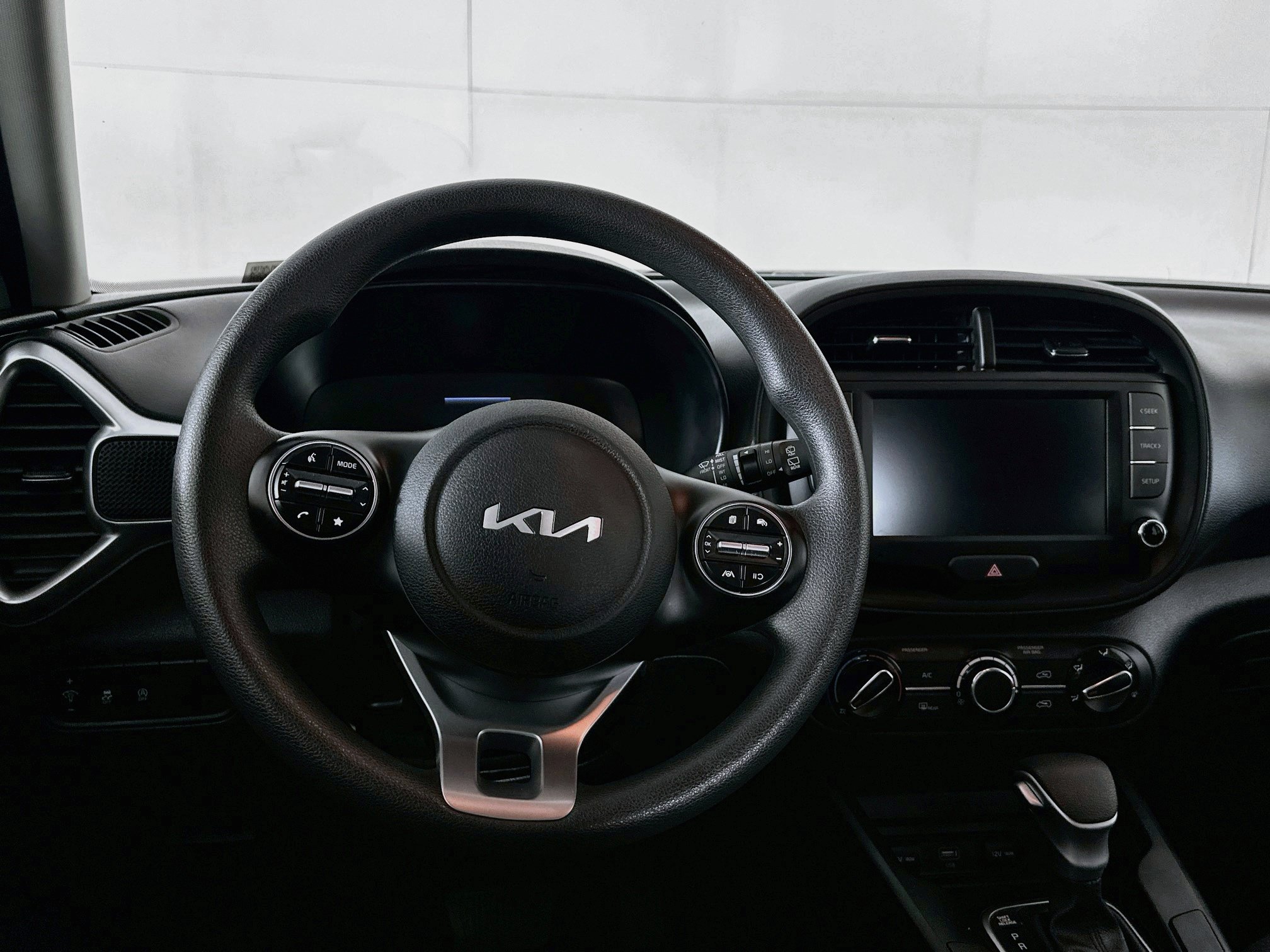 Used 2025 Kia Soul LX w/ LX Technology Package FWD image 18
