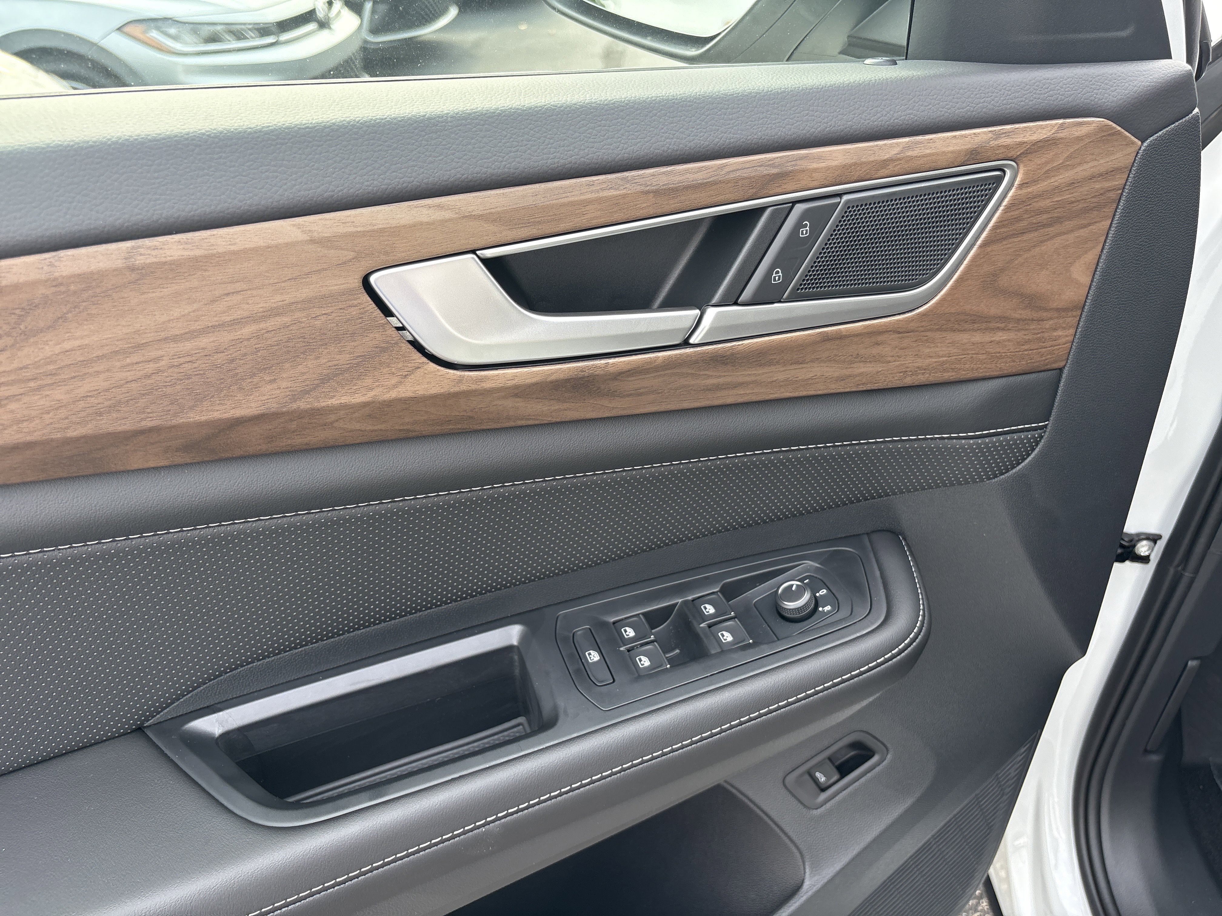 New 2026 Volkswagen Atlas SE image 10