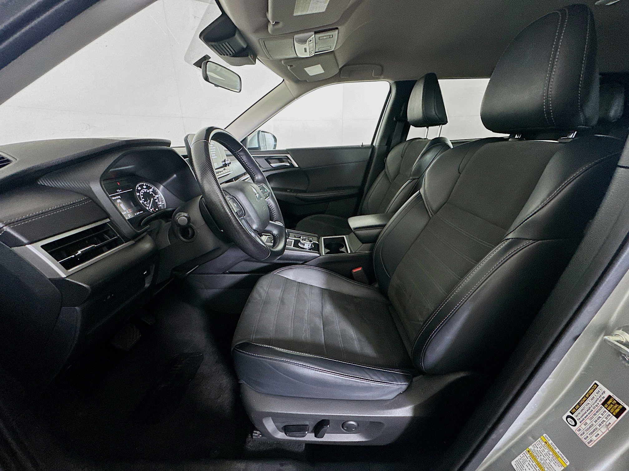 Used 2024 Mitsubishi Outlander SE FWD image 13