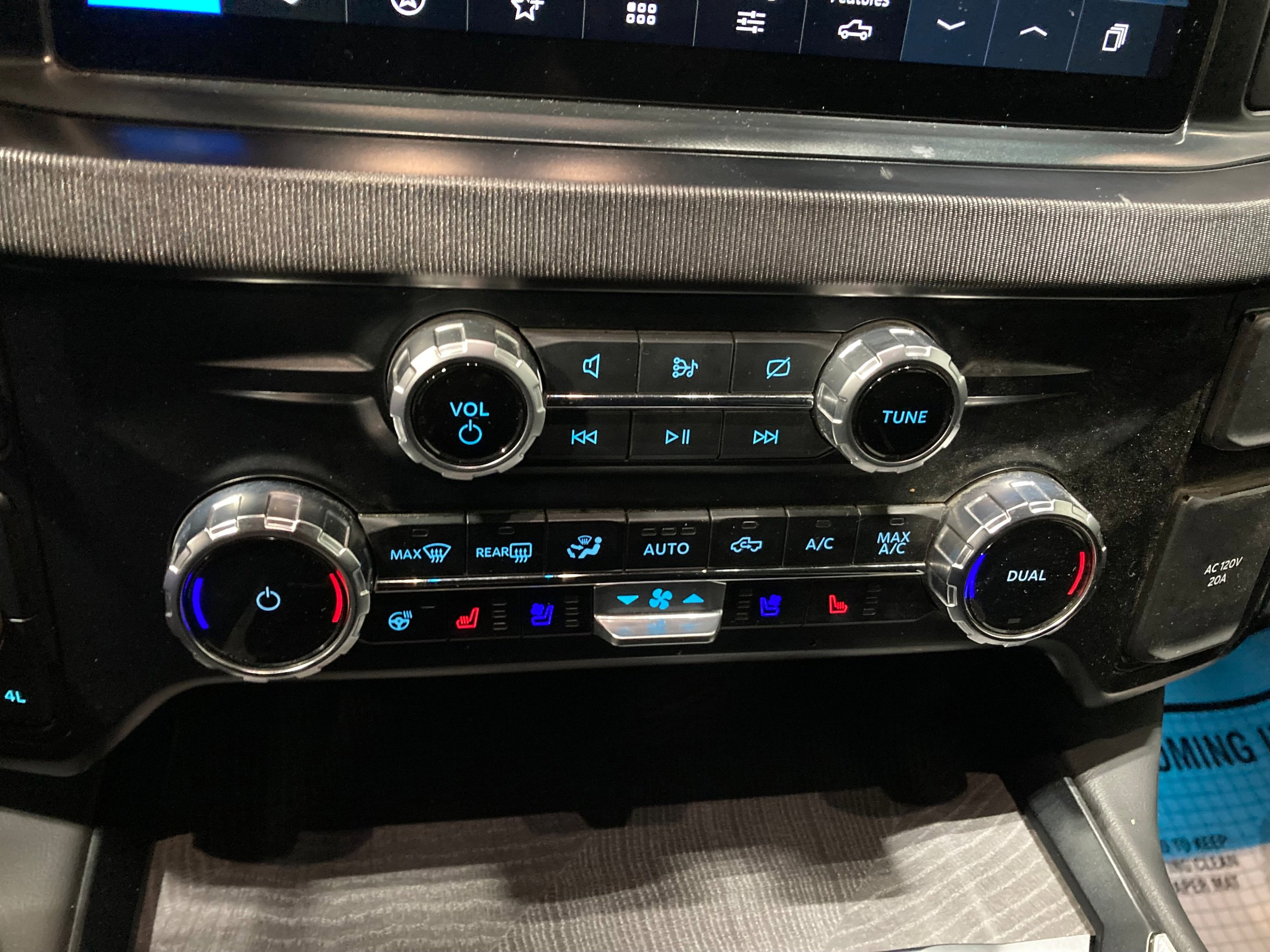 Used 2023 Ford F350 Platinum AWD/4WD image 32