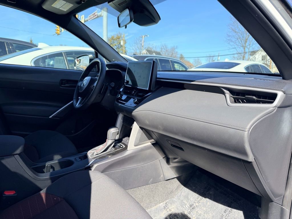 Used 2025 Toyota Corolla Cross AWD Hybrid w/ Moonroof Package image 10
