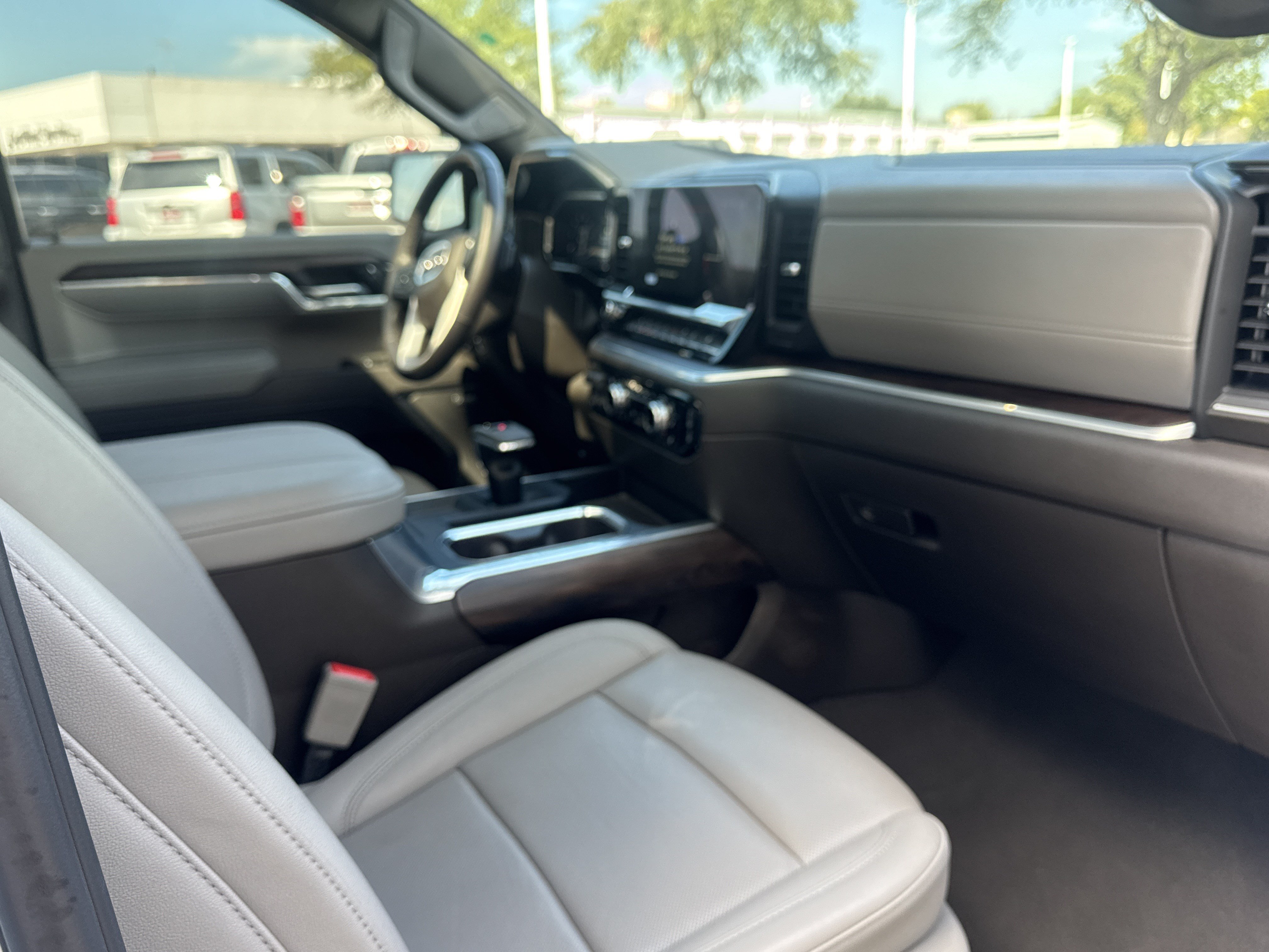 Used 2025 GMC Sierra 1500 SLT w/ SLT Premium Plus Package AWD/4WD image 6
