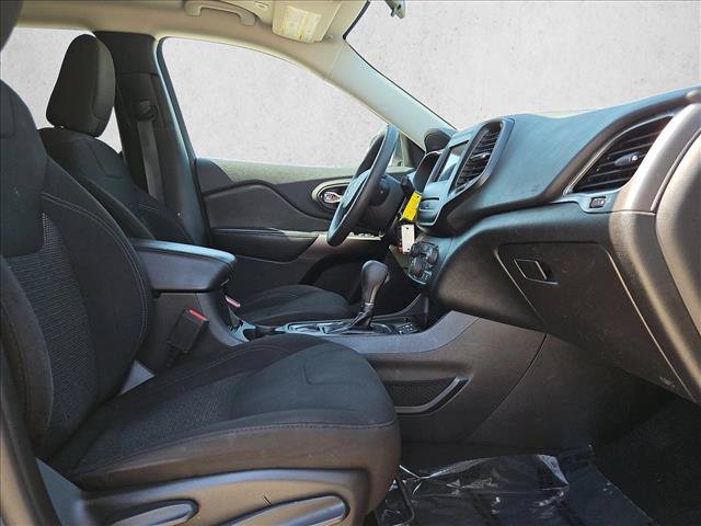 Used 2019 Jeep Cherokee Latitude w/ Popular Appearance Group FWD image 20