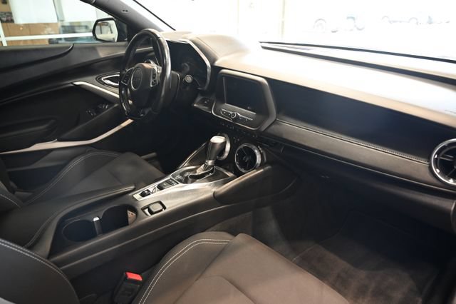 Used 2016 Chevrolet Camaro LT RWD image 14