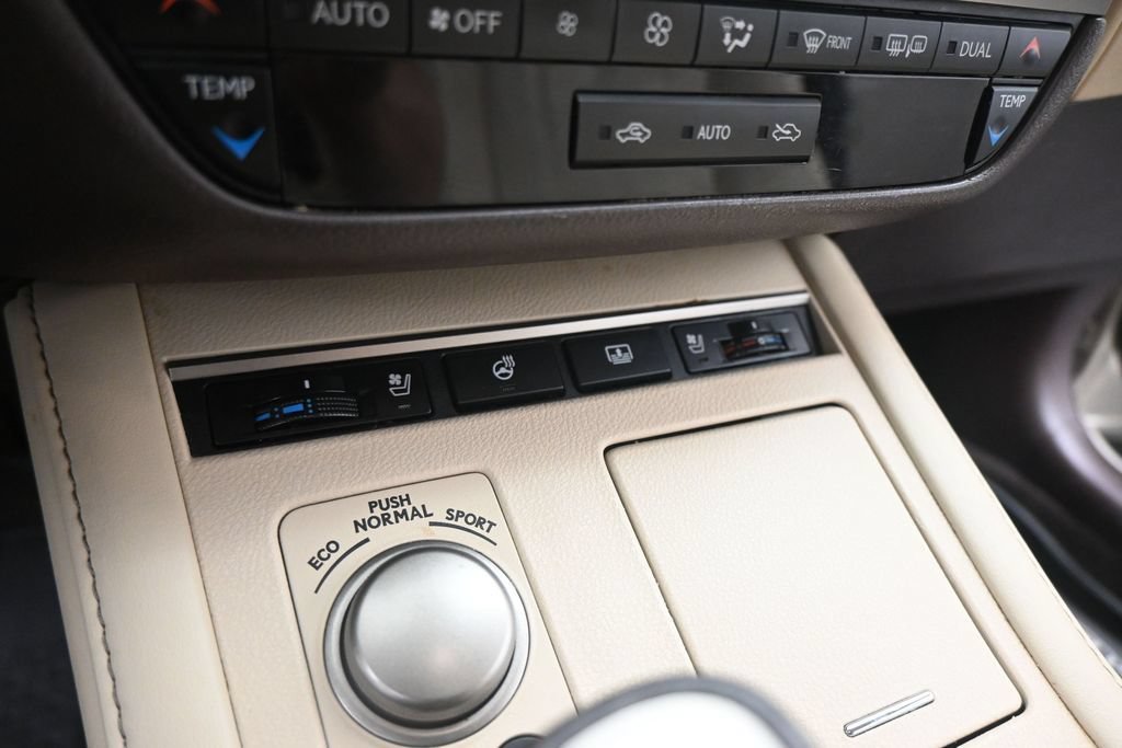 Used 2018 Lexus ES 350 w/ Luxury Package w/Wood Trim FWD image 15