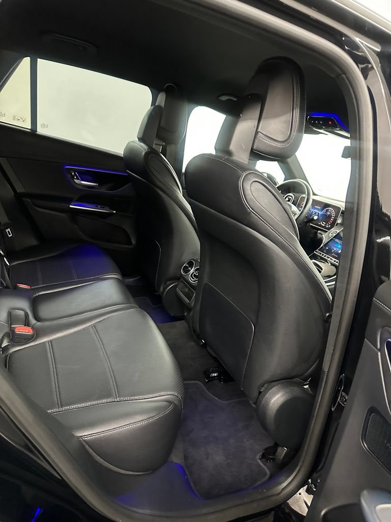 Used 2025 Mercedes-Benz GLC 350e 4MATIC image 29