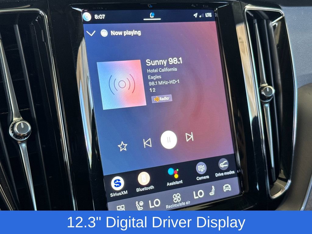 Certified 2025 Volvo XC60 B5 Core image 17