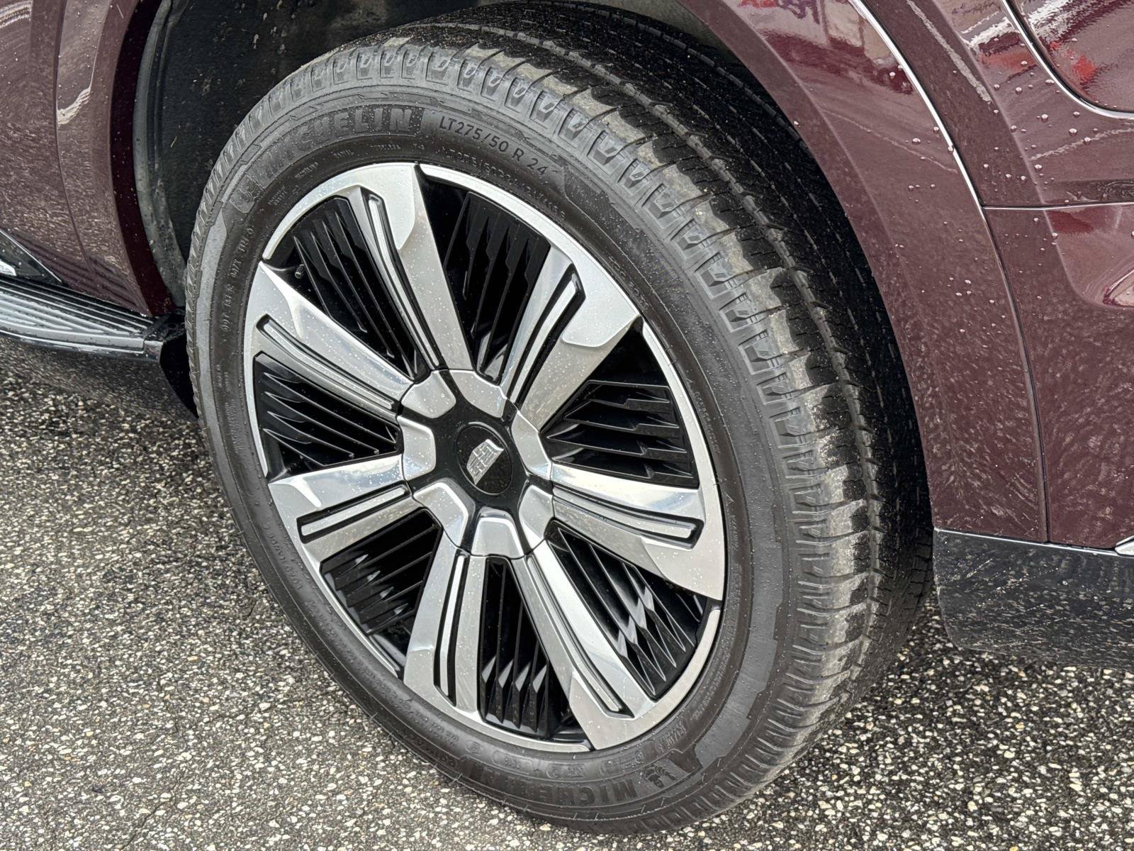 Certified 2025 Cadillac Escalade IQ Luxury 2 w/ LPO, Premium Carpet Package AWD/4WD image 12