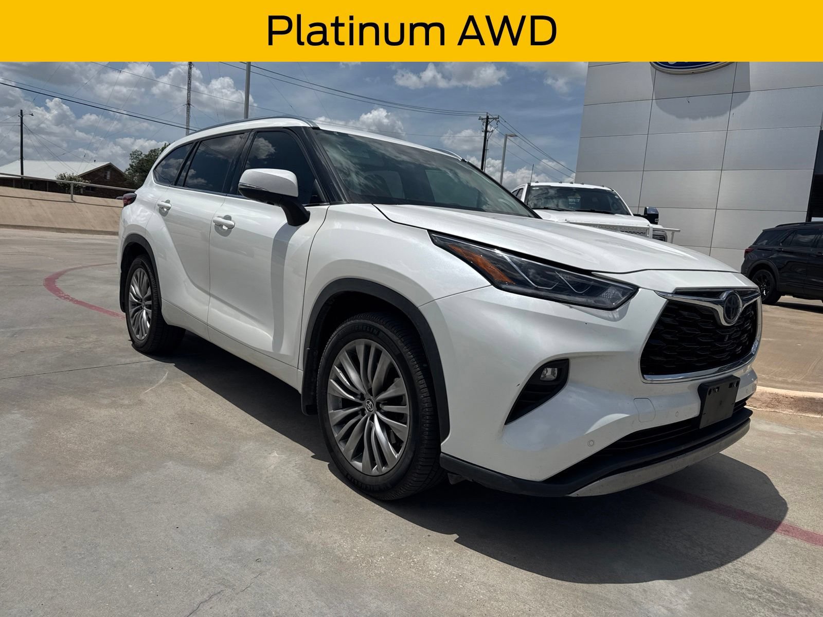 Used 2020 Toyota Highlander Platinum AWD/4WD image 1