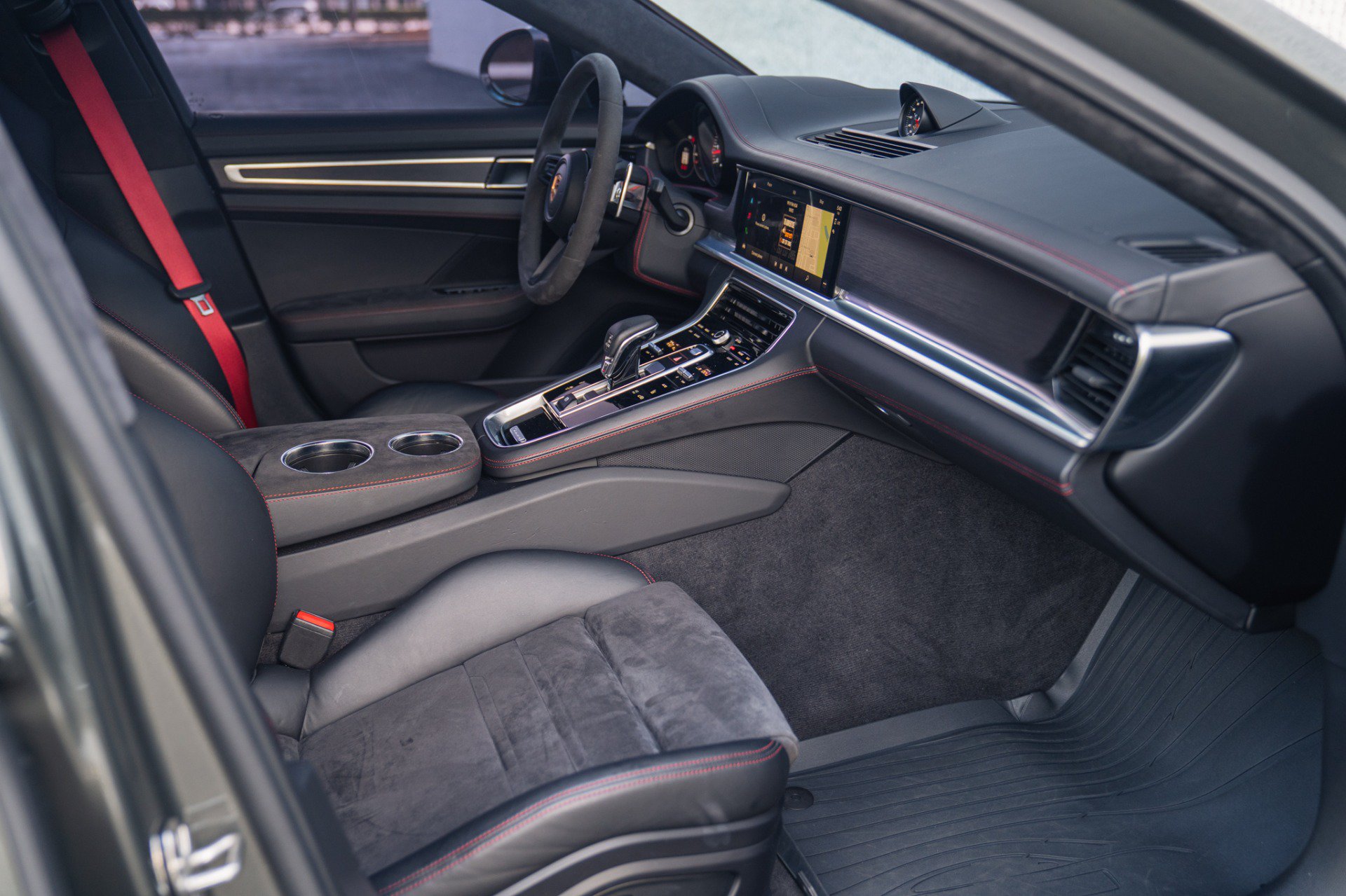 Used 2023 Porsche Panamera GTS AWD/4WD image 27