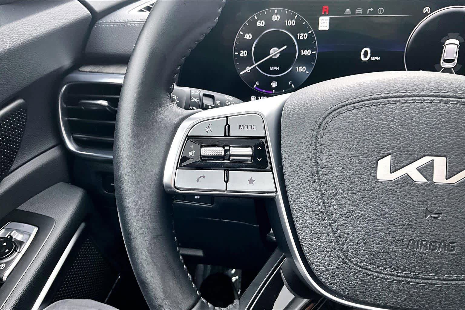 Used 2025 Kia Telluride SX FWD image 23