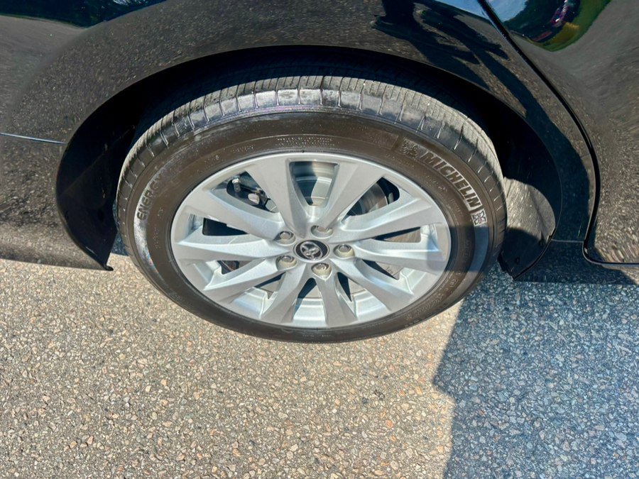 Used 2018 Toyota Camry LE FWD image 34
