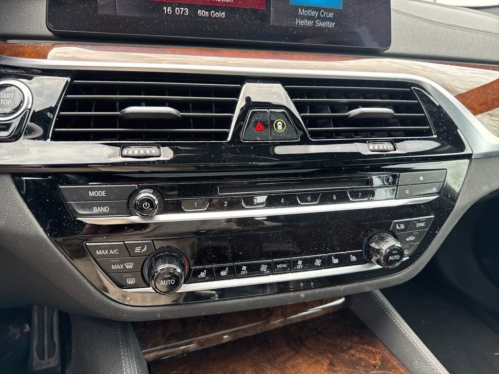 Used 2019 BMW M550i xDrive w/ Dynamic Handling Package AWD/4WD image 2