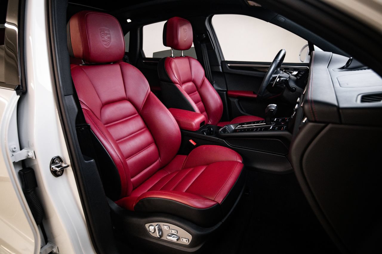 Certified 2023 Porsche Macan S AWD/4WD image 29
